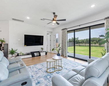 125 Plainsman Ln - Photo Thumbnail 15