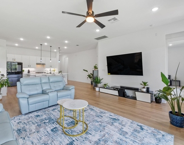 125 Plainsman Ln - Photo Thumbnail 14