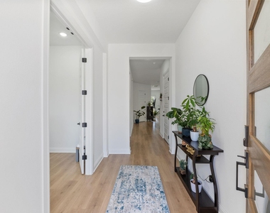 125 Plainsman Ln - Photo Thumbnail 3