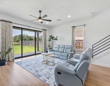 125 Plainsman Ln - Photo Thumbnail 12