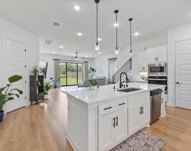 125 Plainsman Ln - Photo Thumbnail 6