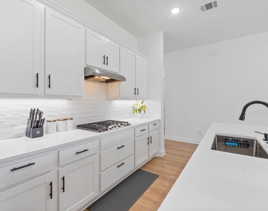 125 Plainsman Ln - Photo Thumbnail 8