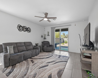 36354 W San Clemente Avenue - Photo Thumbnail 4