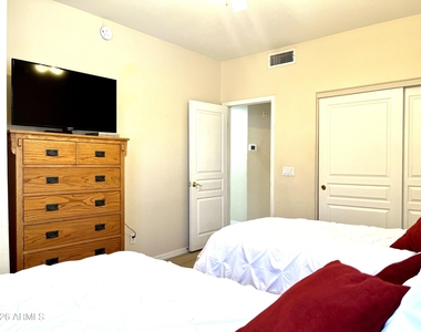 15221 N Clubgate Drive - Photo Thumbnail 10