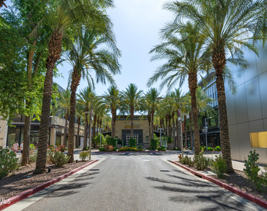15221 N Clubgate Drive - Photo Thumbnail 28