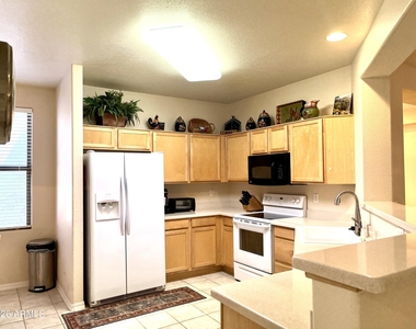 15221 N Clubgate Drive - Photo Thumbnail 7