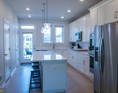 4841 Vista Green Lane - Photo Thumbnail 3