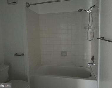 1005 Summerglenn Court - Photo Thumbnail 17