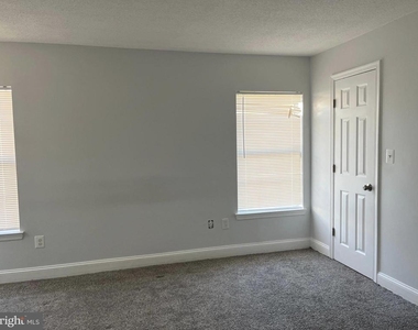 1005 Summerglenn Court - Photo Thumbnail 10