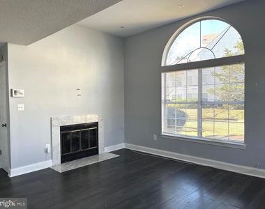 1005 Summerglenn Court - Photo Thumbnail 4