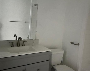 1005 Summerglenn Court - Photo Thumbnail 16