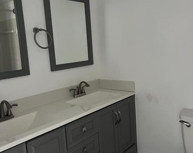 1005 Summerglenn Court - Photo Thumbnail 12