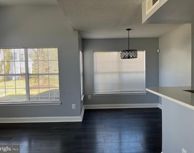 1005 Summerglenn Court - Photo Thumbnail 6