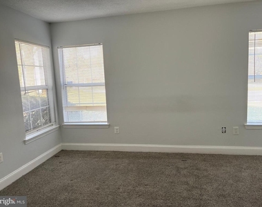 1005 Summerglenn Court - Photo Thumbnail 9