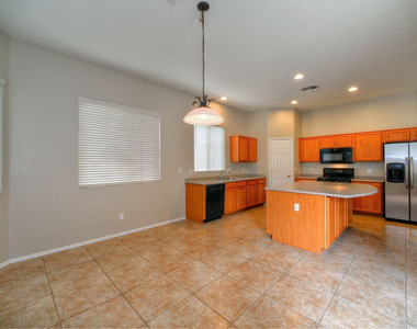 26237 N 74th Lane - Photo Thumbnail 5