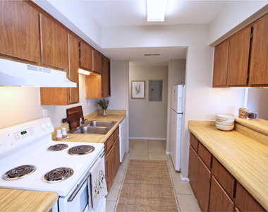 410 E 9th Avenue - Photo Thumbnail 4