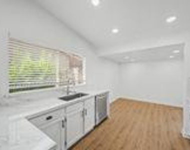 14234 N 26th Lane - Photo Thumbnail 11