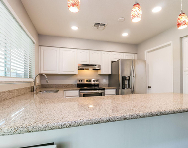 1323 W Rosemonte Drive - Photo Thumbnail 5