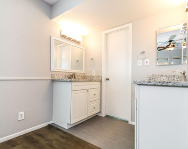 1323 W Rosemonte Drive - Photo Thumbnail 9