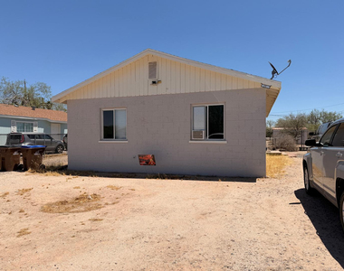 211 S Desoto Street - Photo Thumbnail 3