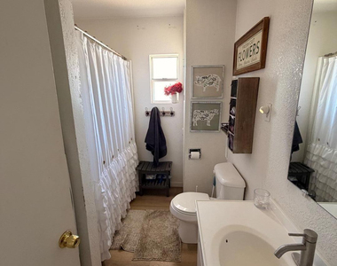211 S Desoto Street - Photo Thumbnail 14