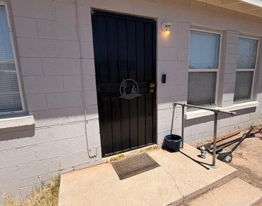 211 S Desoto Street - Photo Thumbnail 4