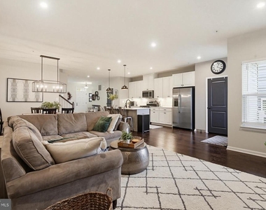 133 Limpkin Avenue - Photo Thumbnail 11