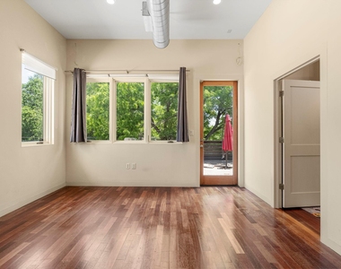 4015 Guadalupe St - Photo Thumbnail 3