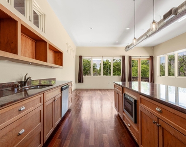 4015 Guadalupe St - Photo Thumbnail 10