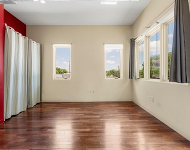 4015 Guadalupe St - Photo Thumbnail 2