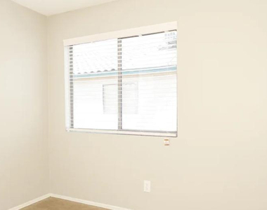 8610 W Eva Street - Photo Thumbnail 10