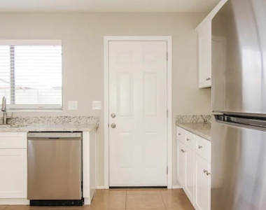 8610 W Eva Street - Photo Thumbnail 5