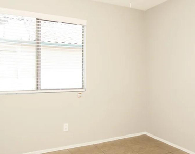 8610 W Eva Street - Photo Thumbnail 9
