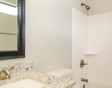 8610 W Eva Street - Photo Thumbnail 12