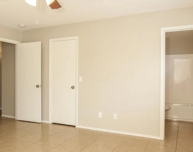 8610 W Eva Street - Photo Thumbnail 6