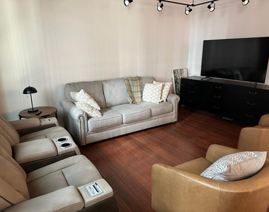 114 W Adams Street - Photo Thumbnail 10