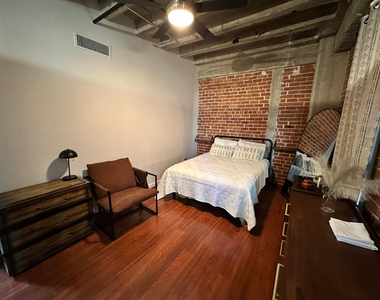 114 W Adams Street - Photo Thumbnail 2