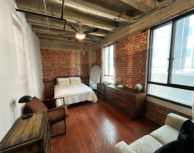 114 W Adams Street - Photo Thumbnail 4