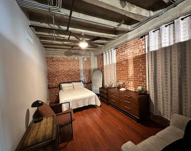 114 W Adams Street - Photo Thumbnail 7
