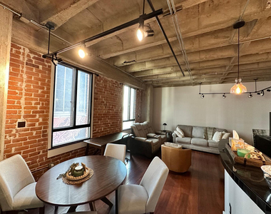 114 W Adams Street - Photo Thumbnail 8