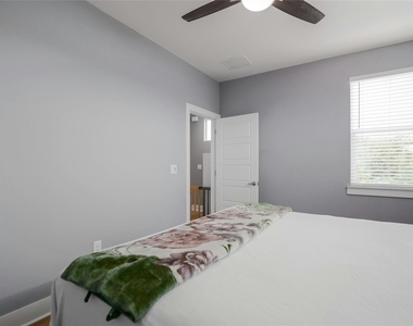 7607 Providence Ave - Photo Thumbnail 16