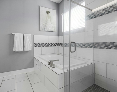 7607 Providence Ave - Photo Thumbnail 14