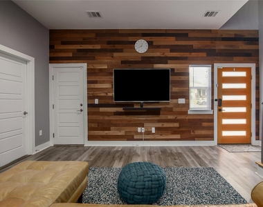 7607 Providence Ave - Photo Thumbnail 9