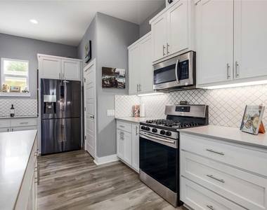 7607 Providence Ave - Photo Thumbnail 5