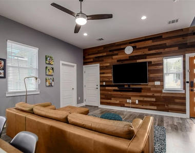 7607 Providence Ave - Photo Thumbnail 10