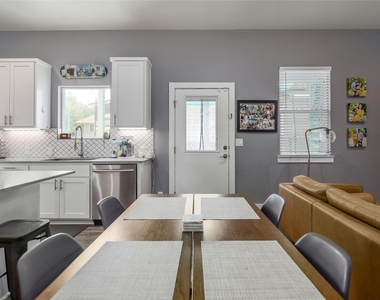 7607 Providence Ave - Photo Thumbnail 7