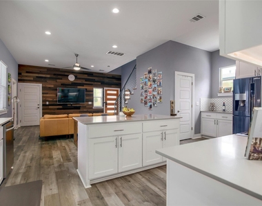 7607 Providence Ave - Photo Thumbnail 8