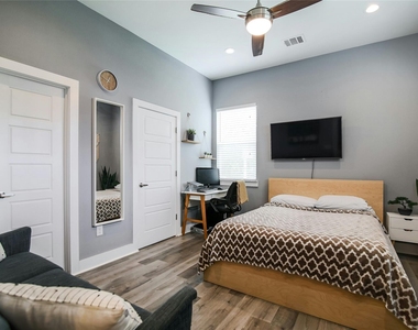 7607 Providence Ave - Photo Thumbnail 12
