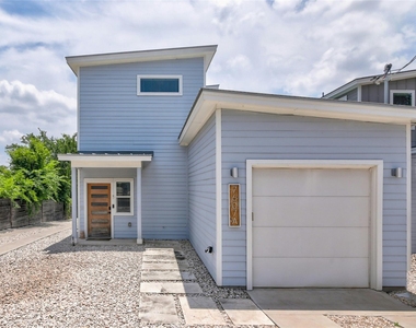 7607 Providence Ave - Photo Thumbnail 3