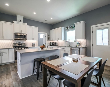 7607 Providence Ave - Photo Thumbnail 2